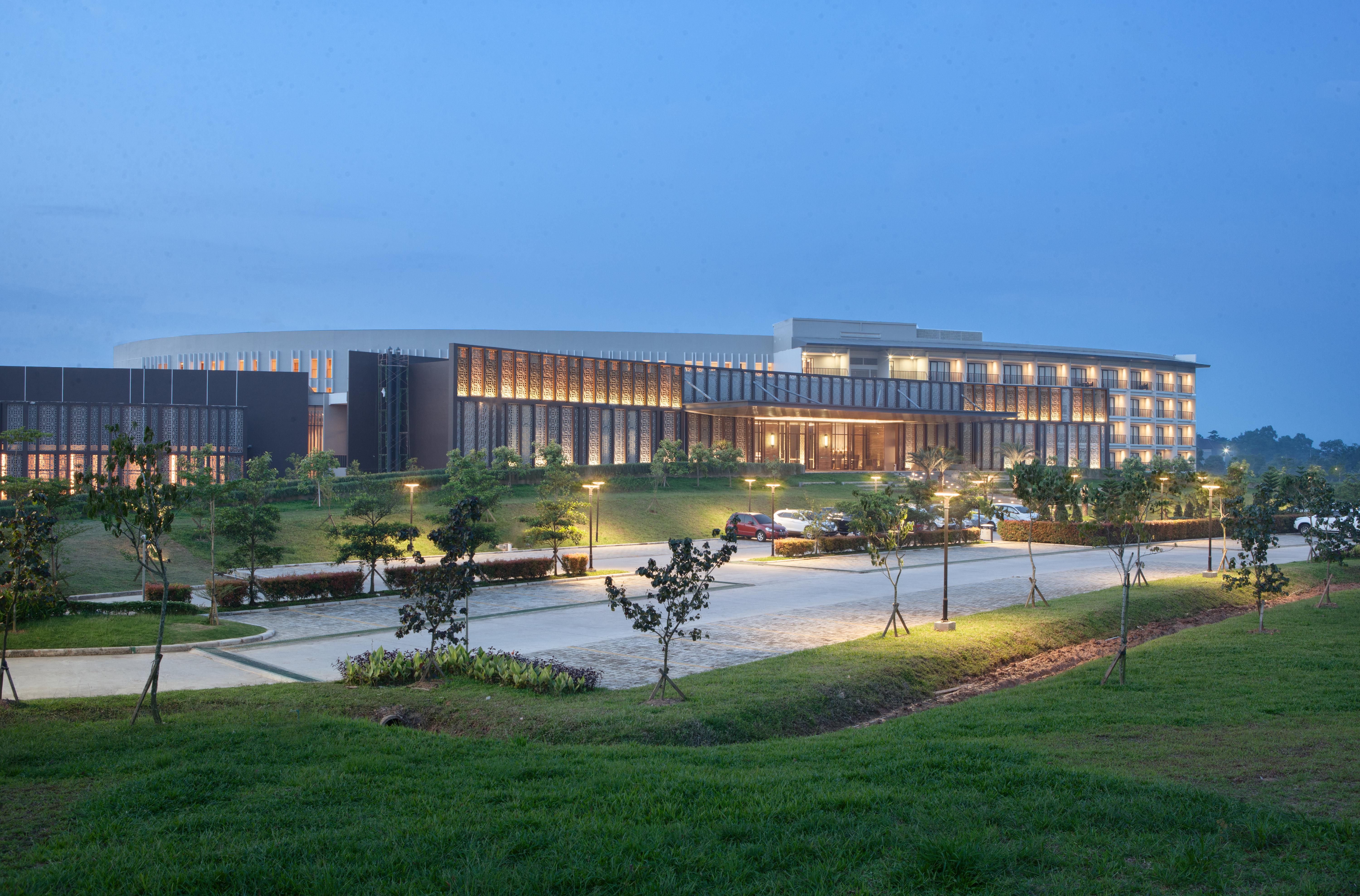 Hotel Santika Premiere Bandara Palembang Exterior photo