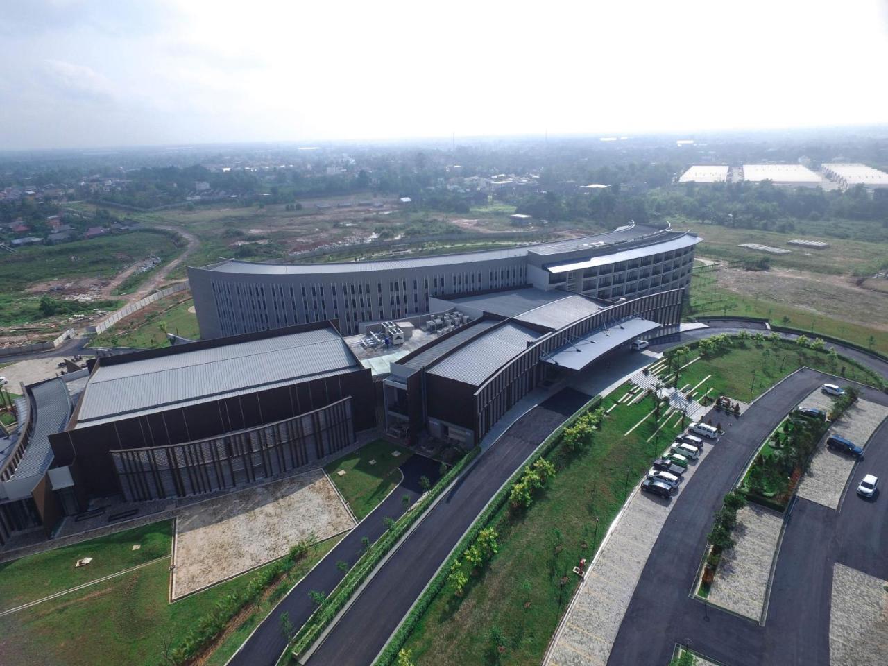 Hotel Santika Premiere Bandara Palembang Exterior photo